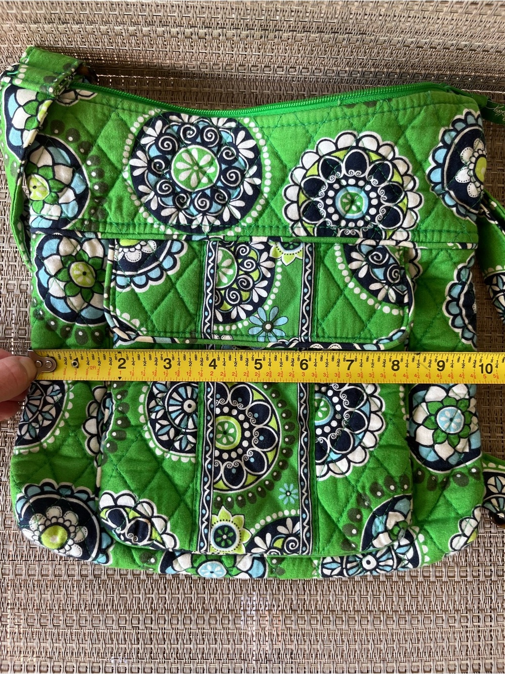Vera Bradley Cupcakes Green Quilted Floral Medallion Crossbody Boho - Picture 9 of 10